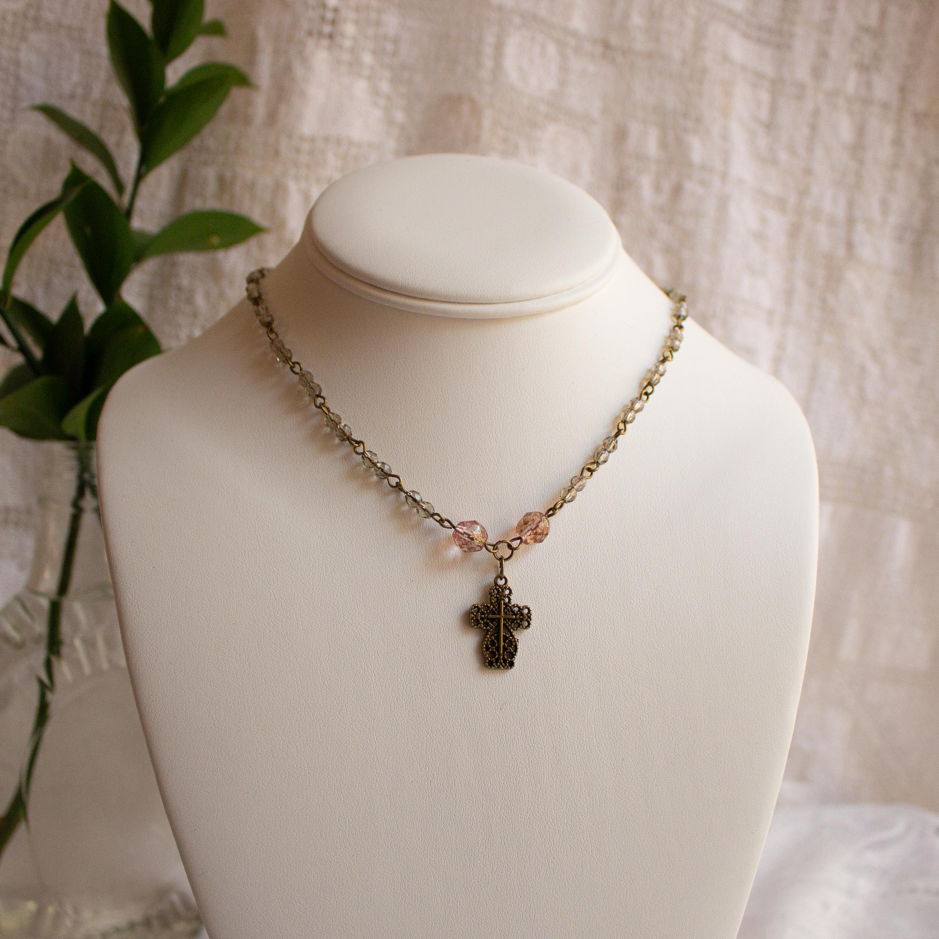 Vintage-Inspired Faceted Glass Beaded Cross Necklace – Rosary Style Religious Jewelry