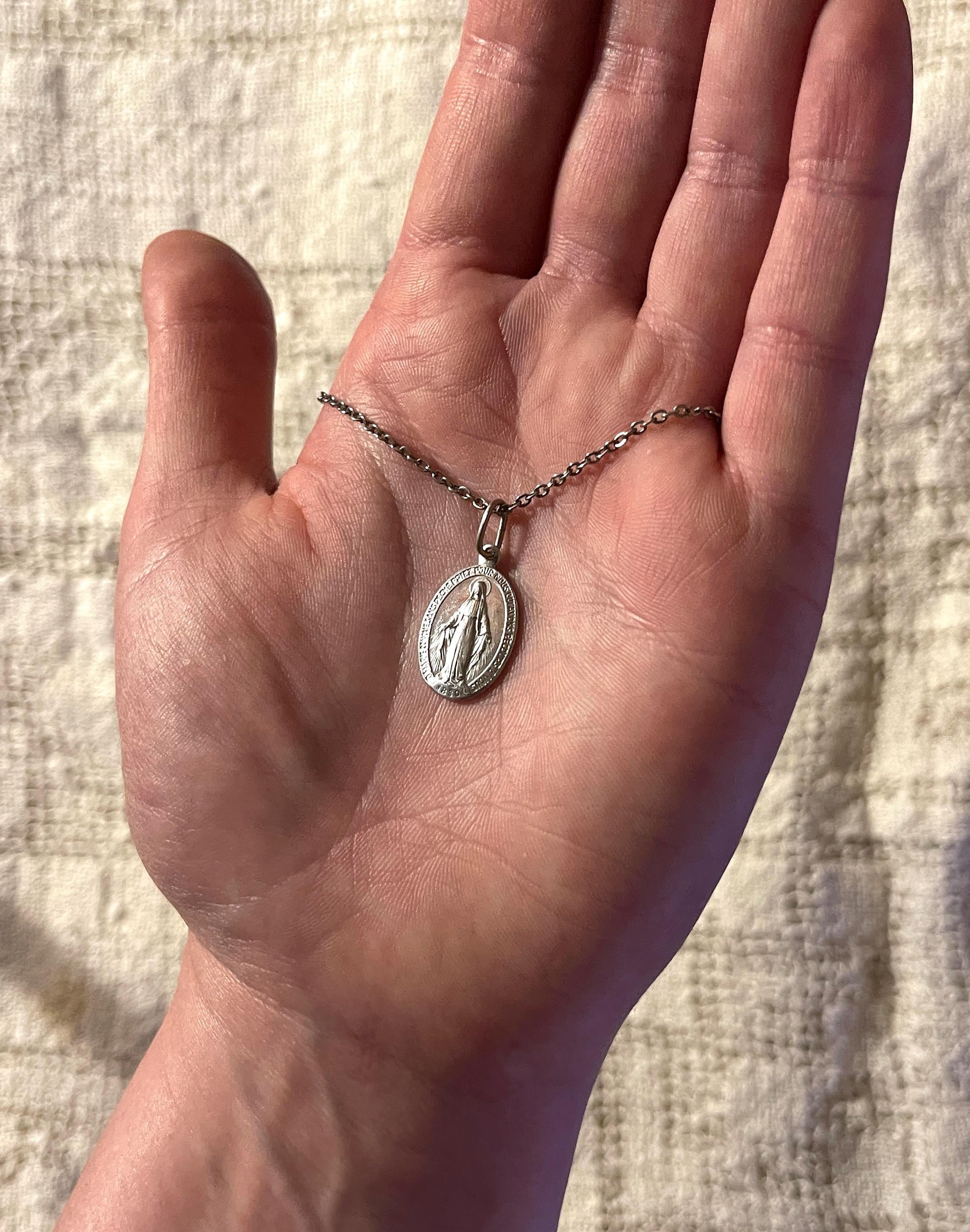 Vintage Dainty Miraculous Medal Virgin Mary Necklace – Spiritual Catholic Jewelry