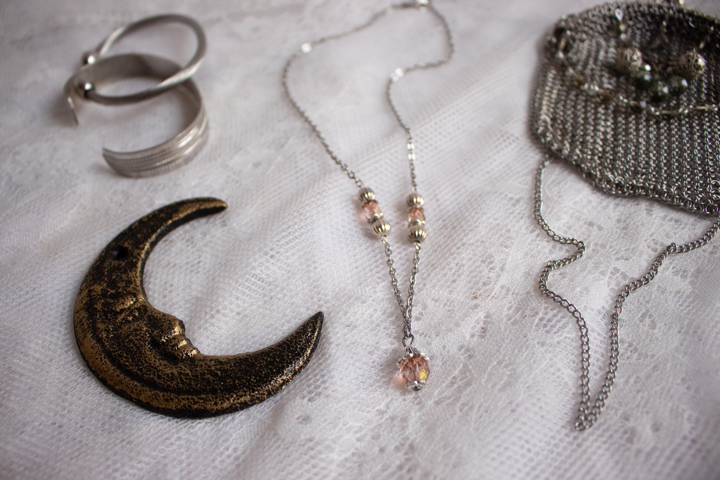 Vintage Inspired Light Pink Dainty Flower Drop Glass Beaded Necklace – Feminine Romantic Jewelry