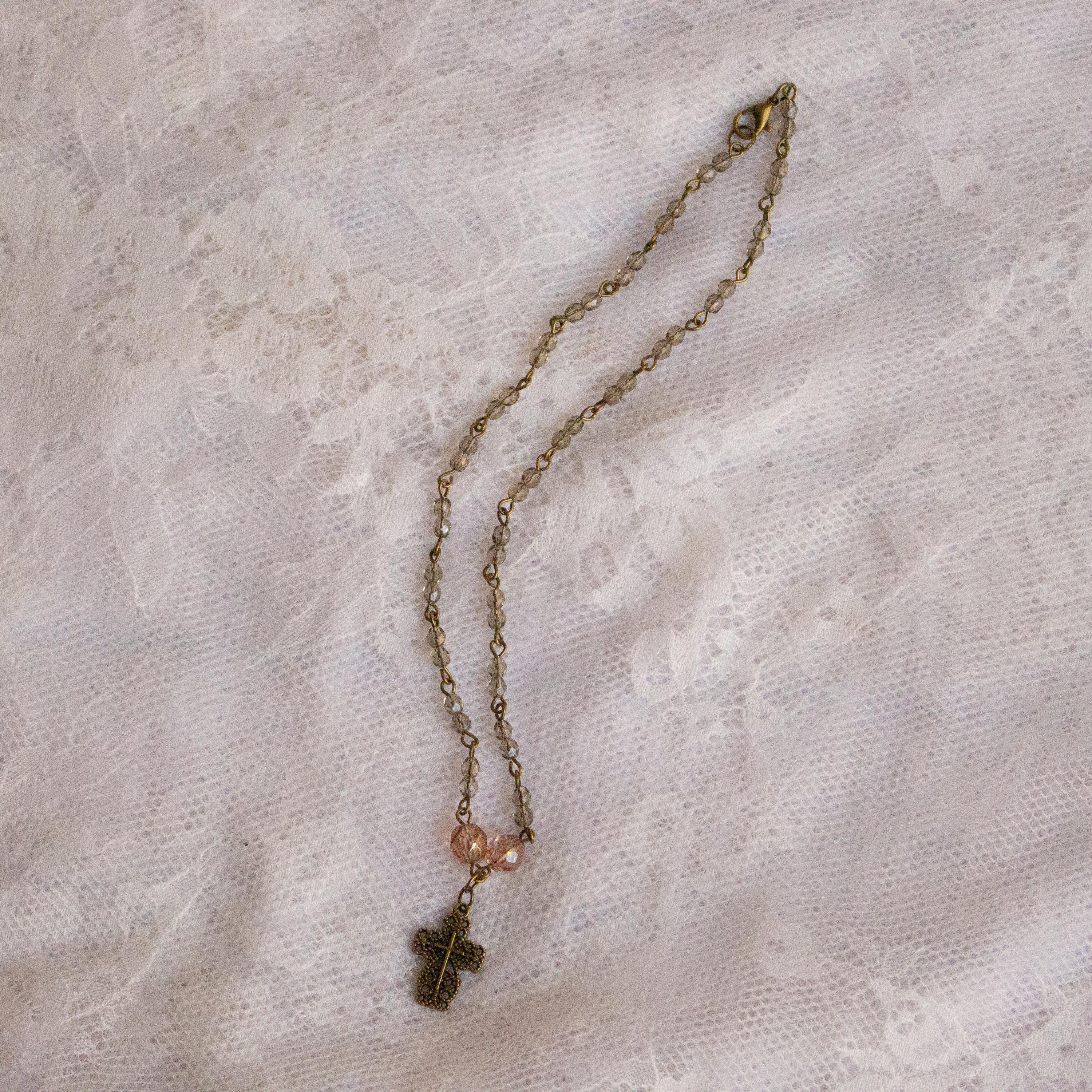 Vintage-Inspired Faceted Glass Beaded Cross Necklace – Rosary Style Religious Jewelry