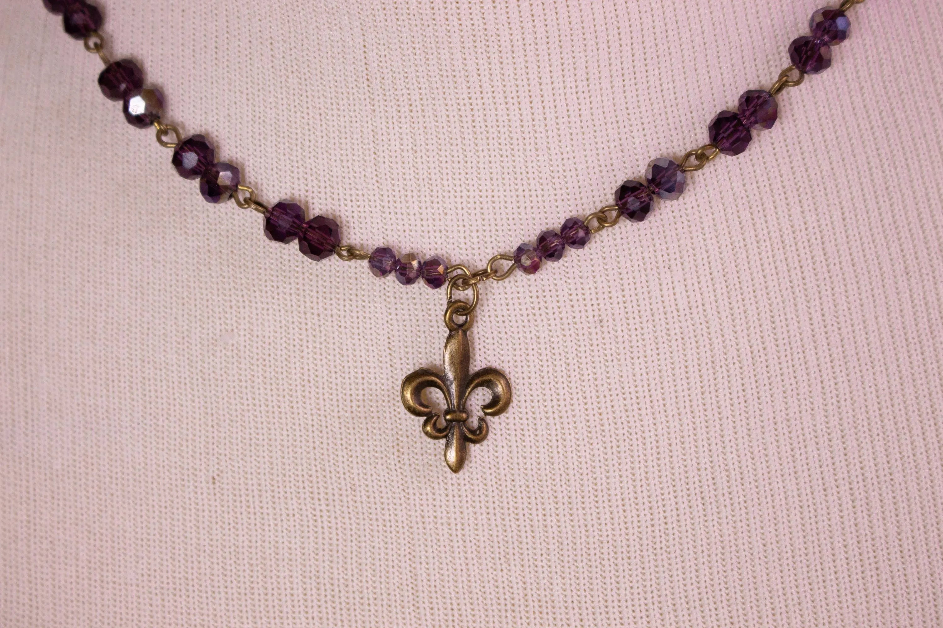 Purple Beaded Fleur-de-Lis Necklace – Vintage Inspired French Royalty Pendant Jewelry