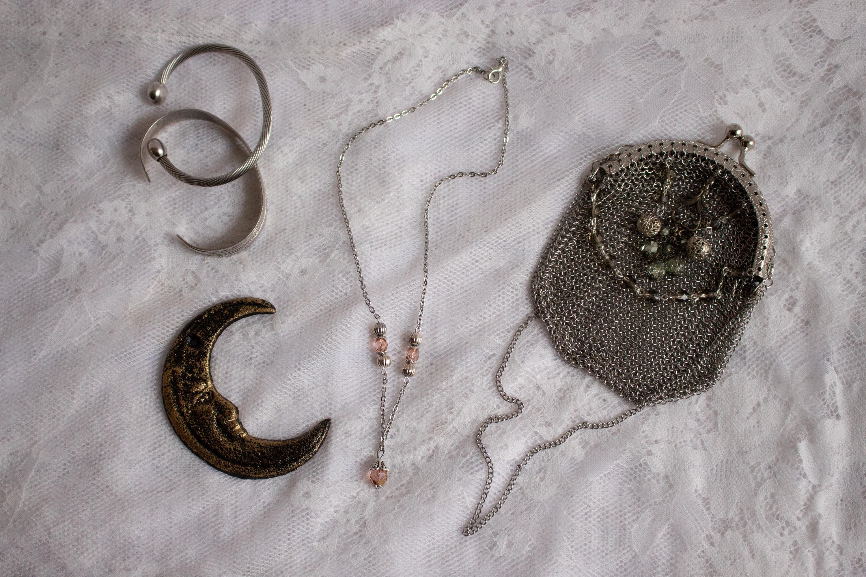 Vintage Inspired Light Pink Dainty Flower Drop Glass Beaded Necklace – Feminine Romantic Jewelry