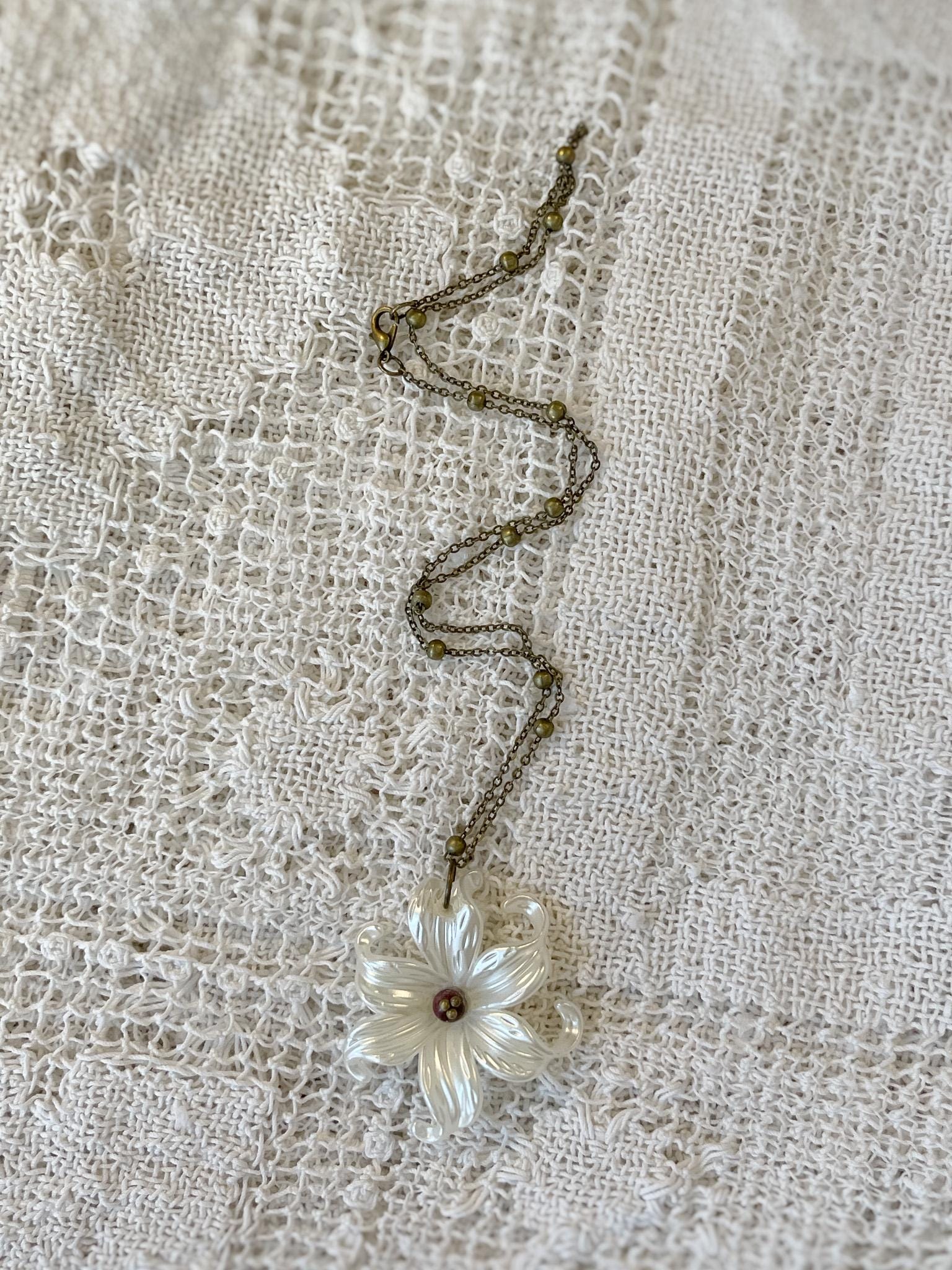 Vintage Inspired Silver Chain White Lily Pendant Necklace – Art Nouveau Floral Jewelry