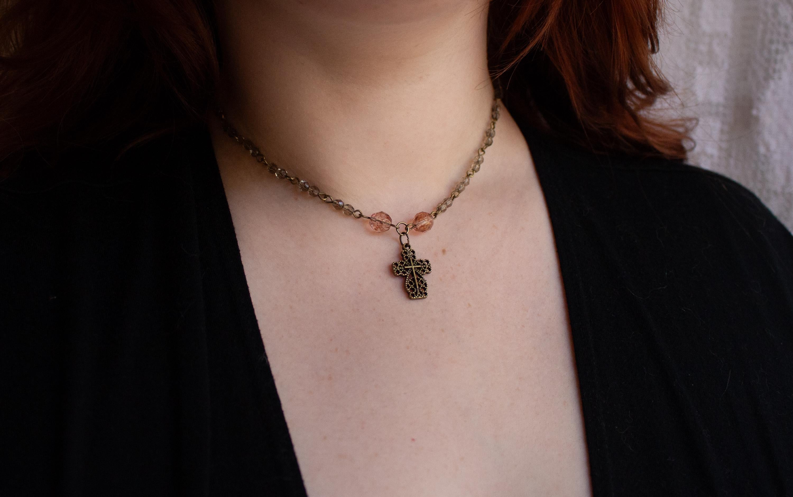 Vintage-Inspired Faceted Glass Beaded Cross Necklace – Rosary Style Religious Jewelry