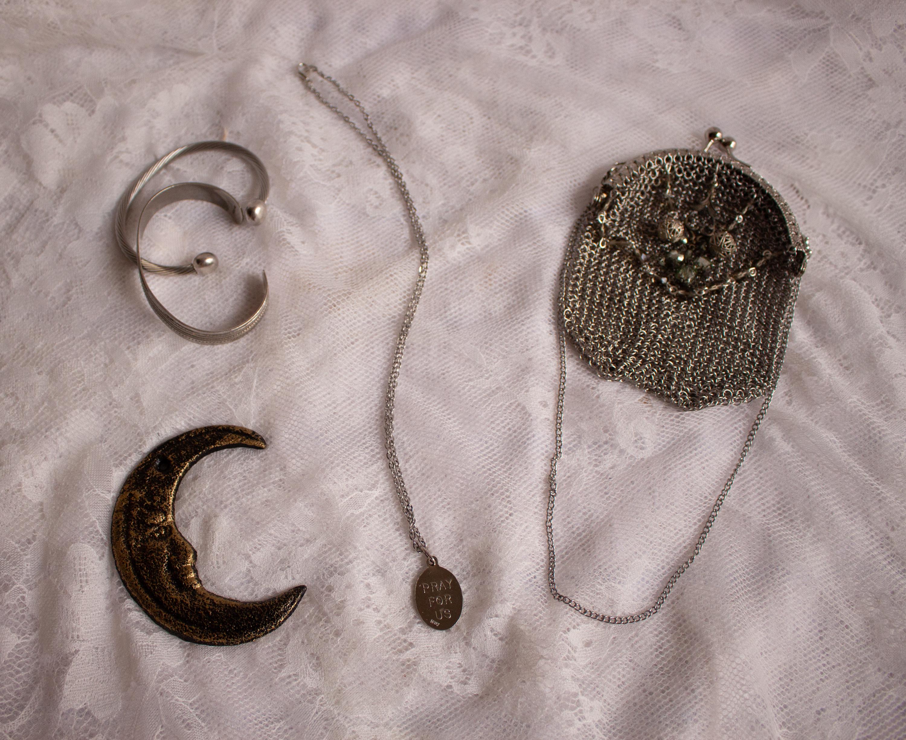 Vintage Inspired St. Patrick Pendant Necklace – Irish Heritage and Luck Jewelry