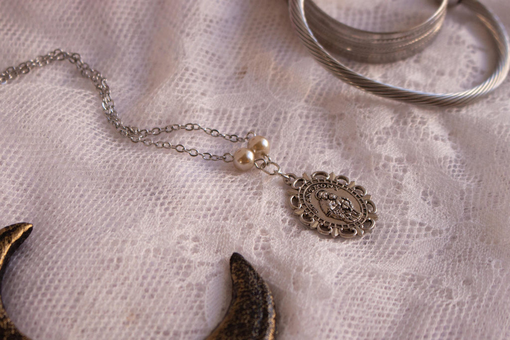 St. Anthony Pearl Pendant Necklace – Vintage Inspired Catholic Jewelry with Faux Pearl Beads