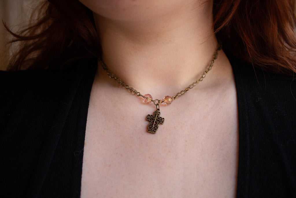 Vintage-Inspired Faceted Glass Beaded Cross Necklace – Rosary Style Religious Jewelry