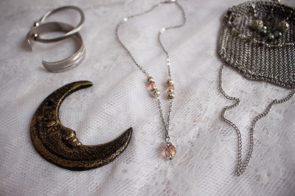 Vintage Inspired Light Pink Dainty Flower Drop Glass Beaded Necklace – Feminine Romantic Jewelry