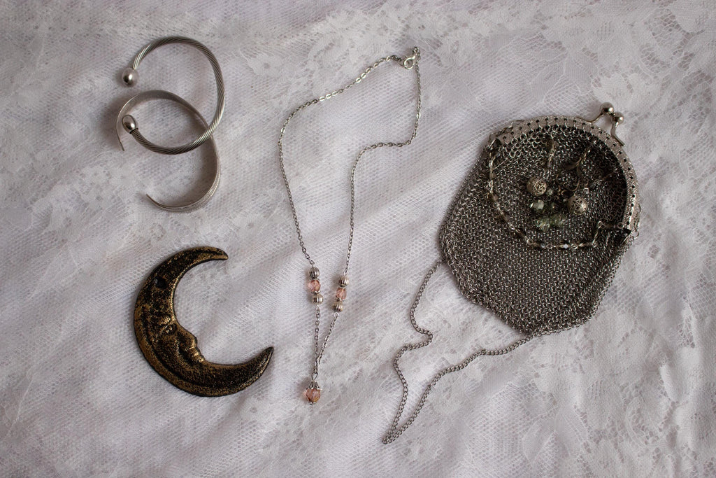 Vintage Inspired Light Pink Dainty Flower Drop Glass Beaded Necklace – Feminine Romantic Jewelry