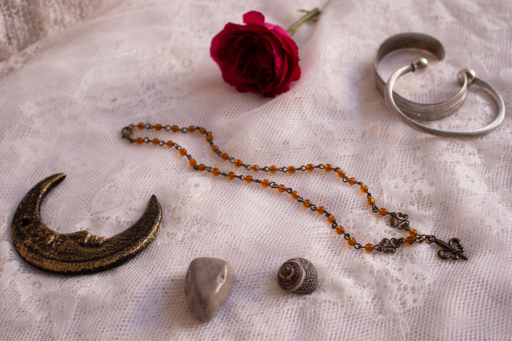 Fleur-de-Lis Beaded Necklace – Vintage Inspired Handmade Pendant with Bronze Filigree