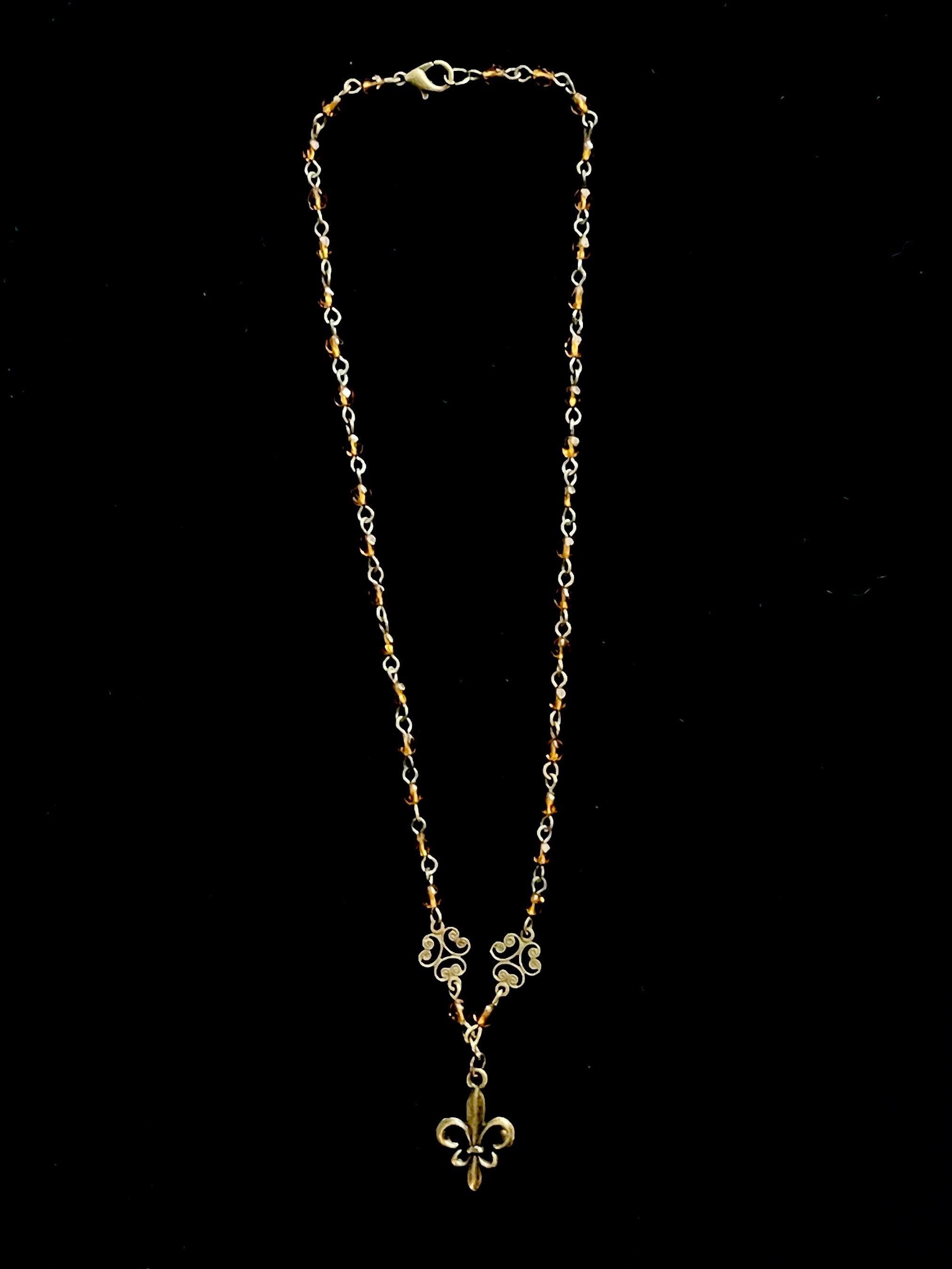 Fleur-de-Lis Beaded Necklace – Vintage Inspired Handmade Pendant with Bronze Filigree