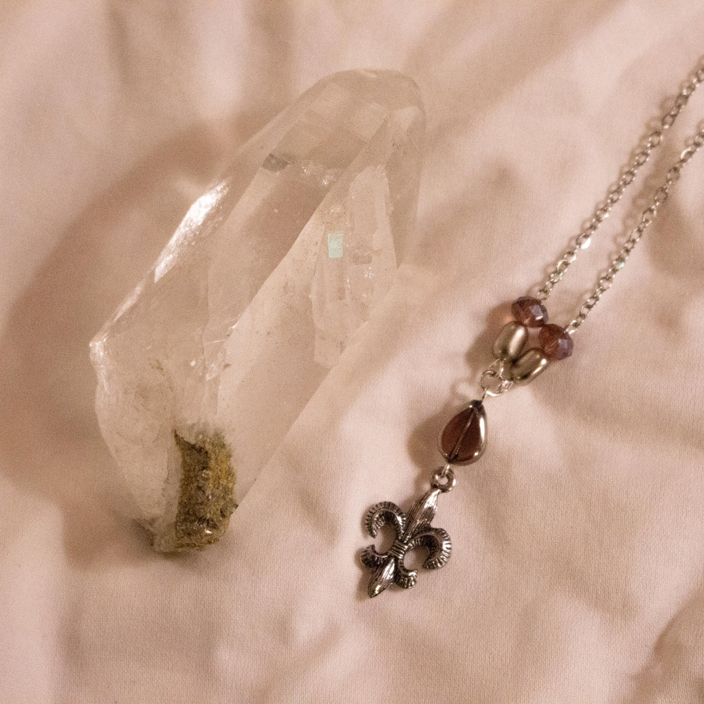 Vintage Inspired Sterling Silver Necklace ⋆ Fleur-de-Lis Pendant with Pink Beads