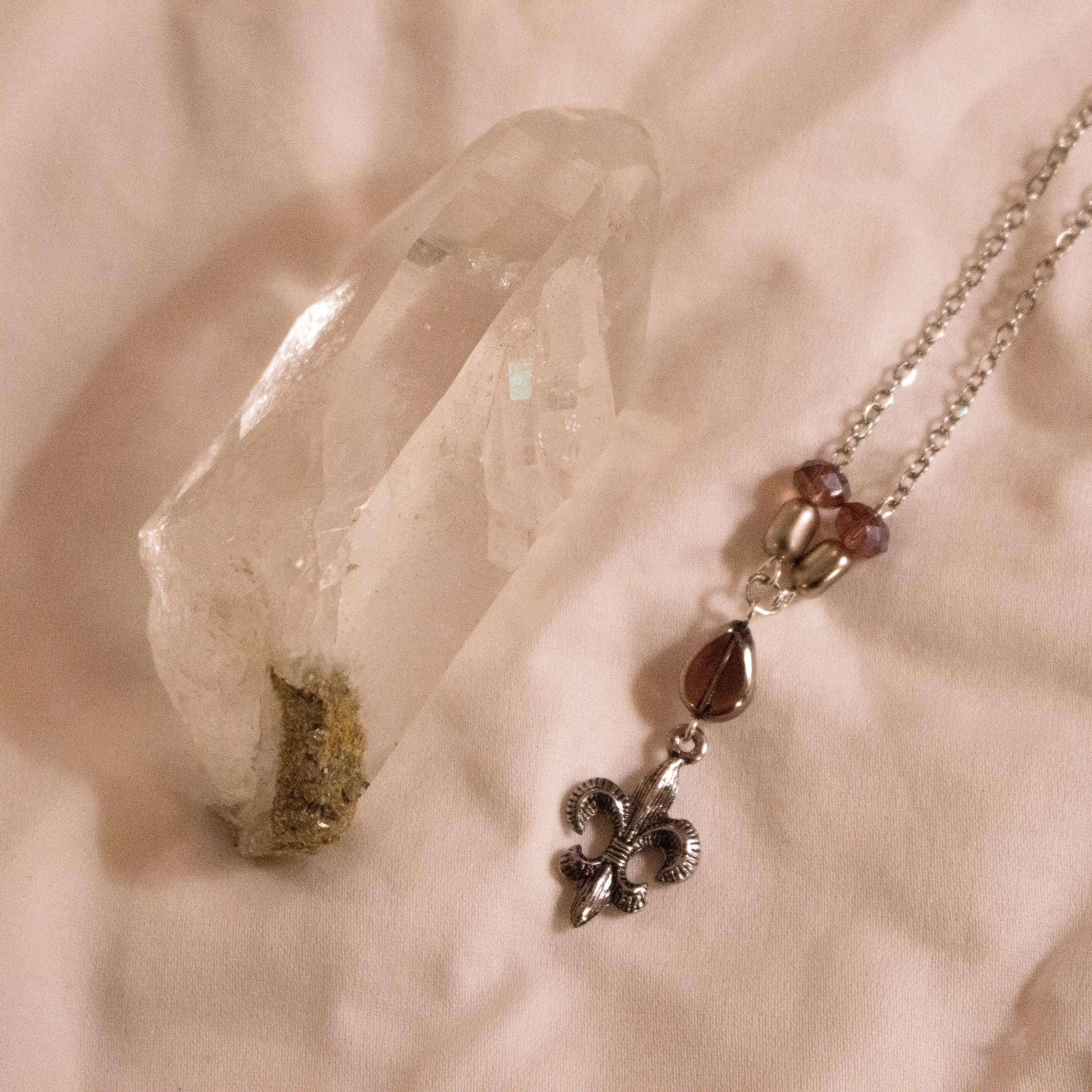 Vintage Inspired Sterling Silver Necklace ⋆ Fleur-de-Lis Pendant with Pink Beads