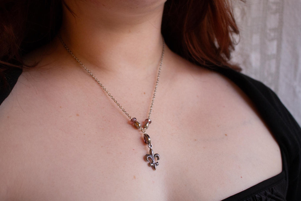 Vintage Inspired Sterling Silver Necklace ⋆ Fleur-de-Lis Pendant with Pink Beads