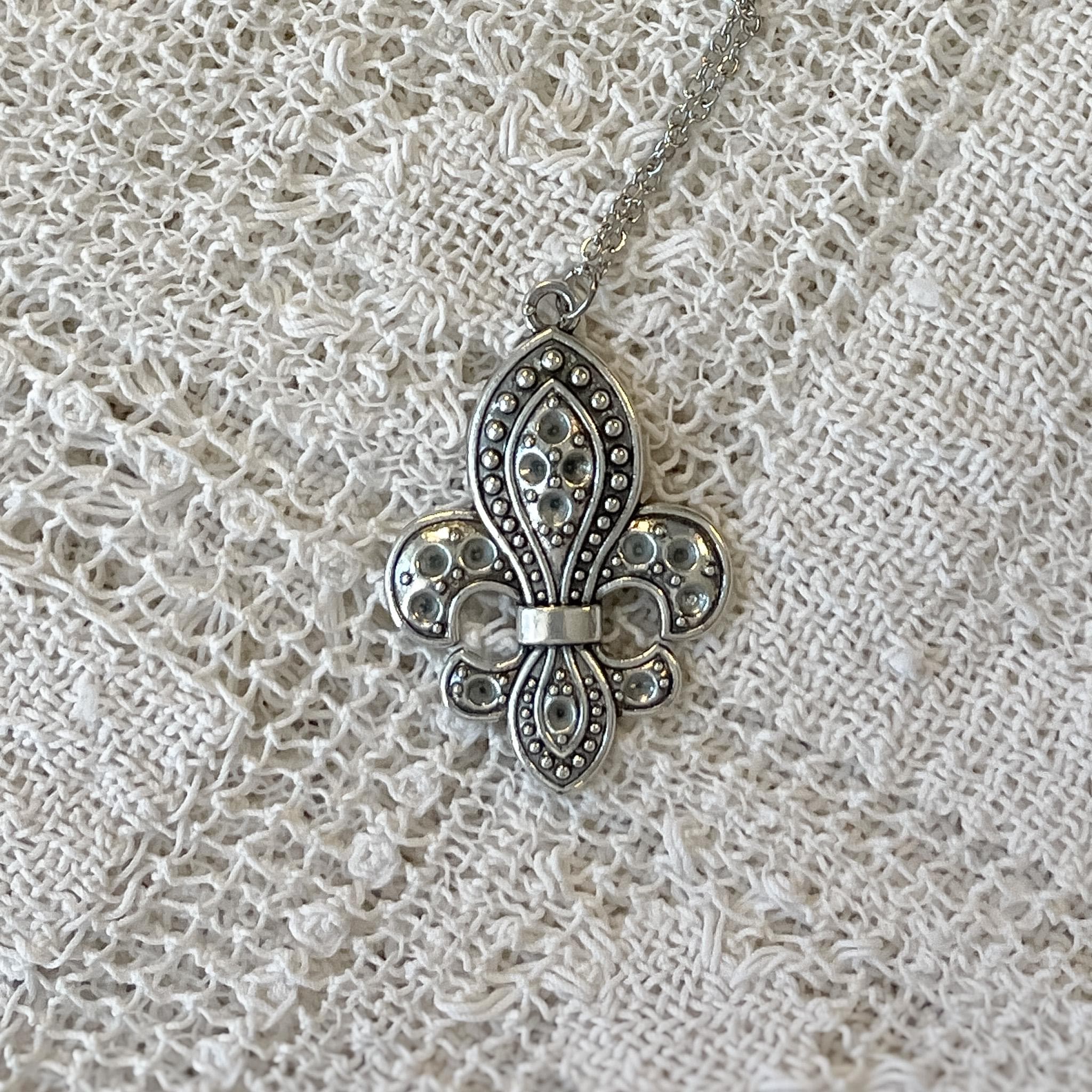 Vintage Inspired Silver Necklace Fleur-De-Lis Pendant Necklace