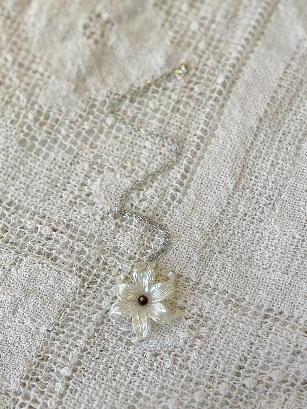 Vintage Inspired Silver Chain White Lily Pendant Necklace – Art Nouveau Floral Jewelry