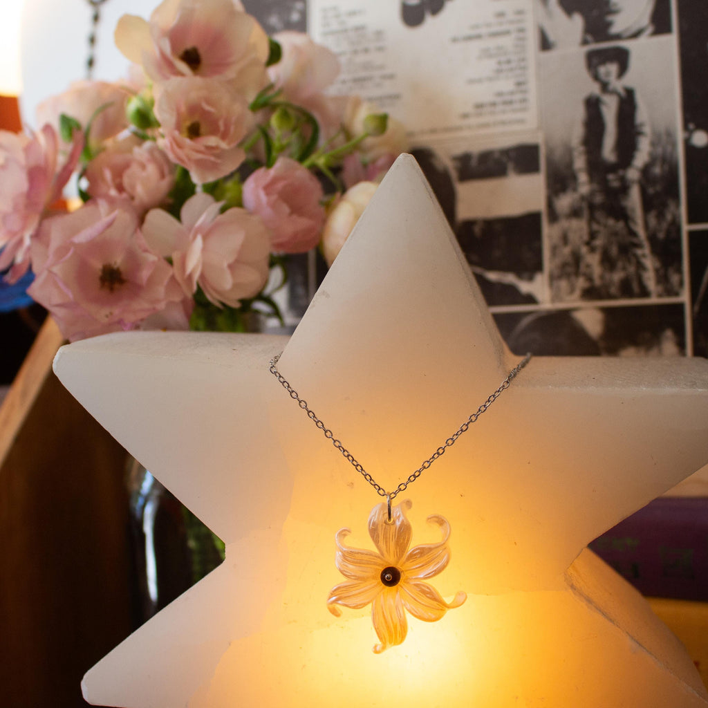 Vintage Inspired Silver Chain White Lily Pendant Necklace – Art Nouveau Floral Jewelry